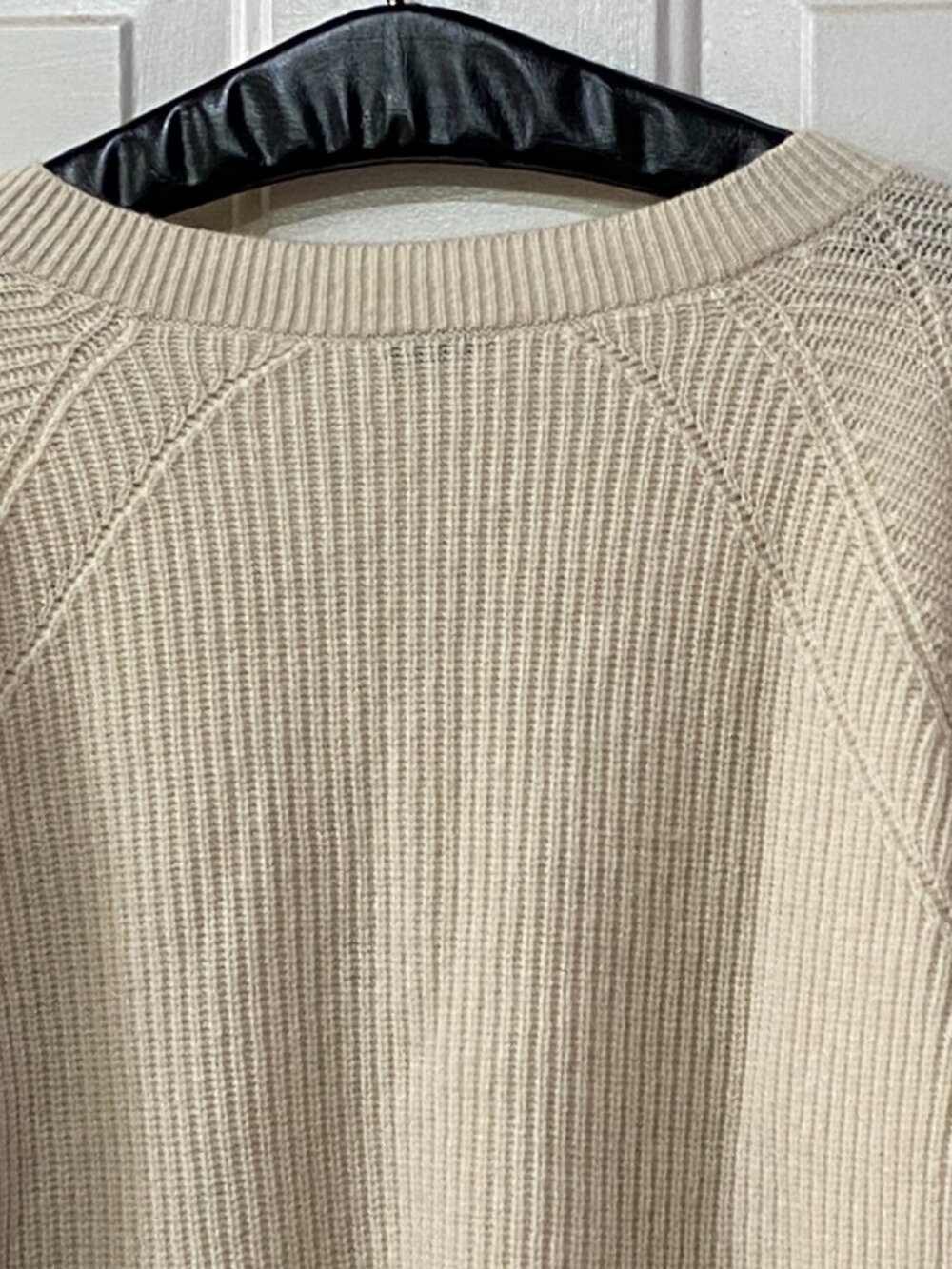 Club Monaco 100% Cashmere Sz L Womens Ivory Sweater V-Neck Long Sleeve - Picture 7 of 10